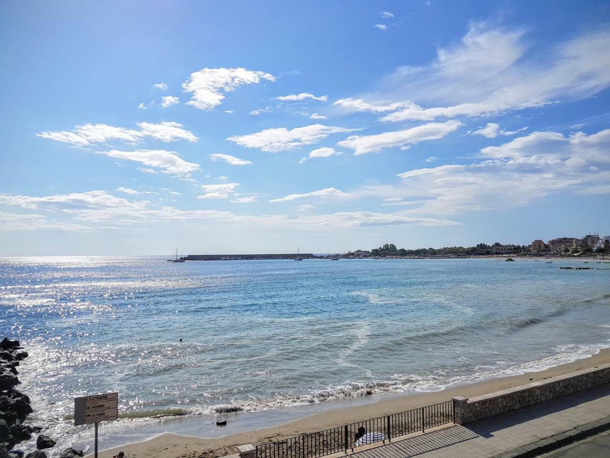 Super Panorama & Astonishing Apartment Seaview ジャルディーニ・ナクソス エクステリア 写真