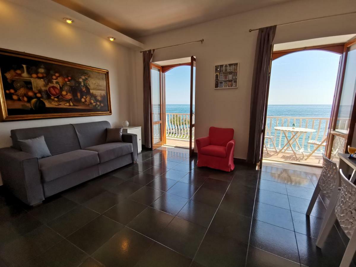 Super Panorama & Astonishing Apartment Seaview ジャルディーニ・ナクソス エクステリア 写真